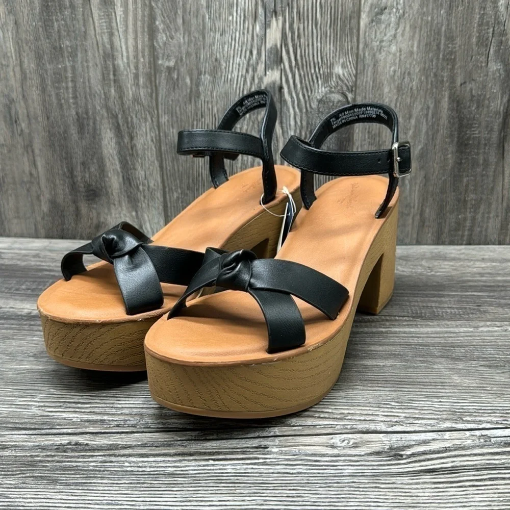 Women's Valerie Platform Heels - Universal Thread